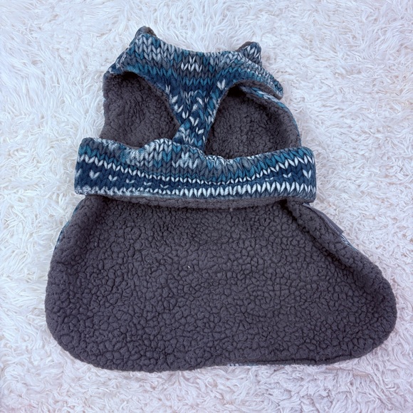 BERKSHIRE PET COLLECTION Blue and Gray Patterned fleece Dog Sweater size medium - Picture 5 of 12